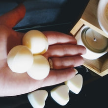 Charger l'image dans la galerie, Lot de 4 sphères fondants parfumées. Fragrances au choix